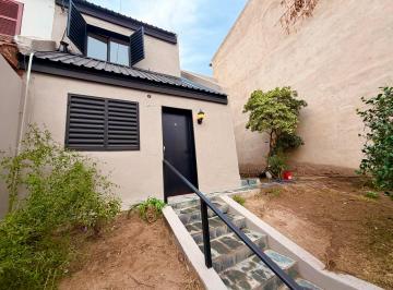 Casa de 2 ambientes, Neuquén · Alquiler | Departamento de 1 Dormitorio con Patio Privado B° Mudon – Calle Sauc