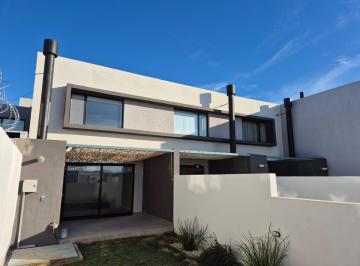 Casa · 125m² · 4 Ambientes · 1 Cochera · Alquiler Duplex 3 Dorm. - B° Terrazas - Neuquen