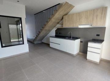 Casa · 95m² · 4 Ambientes · 1 Cochera · Duplex en Venta en Docta 3 Dorm.