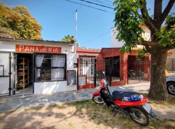 Casa · 117m² · 5 Ambientes · 1 Cochera · Casa 3 Dorm. con Local, a m de Av Richieri