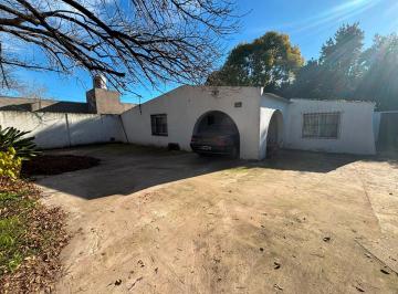 Casa · 100m² · 4 Ambientes · 1 Cochera · Merlo Venta Casa con Quincho y Pileta