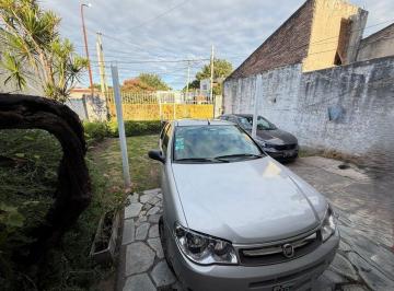 Casa · 90m² · 4 Ambientes · 2 Cocheras · Oportunidad Casa 3 Dorm Centenario a Refaccionar