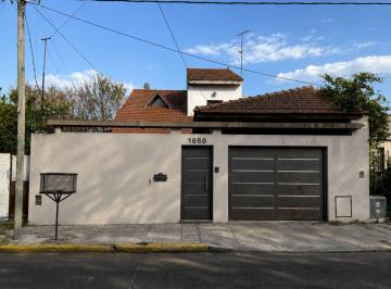 Casa · 151m² · 5 Ambientes · 2 Cocheras · Casa de 5 Ambientes en Venta en Banfield C/ Pileta