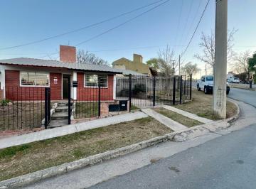 Casa · 72m² · 4 Ambientes · 1 Cochera · Venta Casa, 2 Dorm., Patio Cochera, Villa Carlos Paz