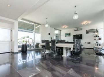 Casa · 240m² · 5 Ambientes · 2 Cocheras · Casa 5 Ambientes con Pileta en Hudson