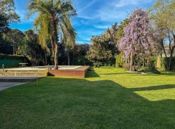 Casa · 250m² · 4 Ambientes · 2 Cocheras · Casa en Venta en Villa Elisa