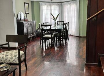 Casa · 281m² · 8 Ambientes · 1 Cochera · Venta Amplia Casa en Barrio Sur