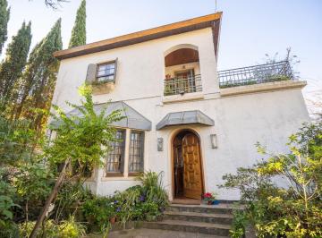 Casa · 355m² · 6 Ambientes · 2 Cocheras · Casa con Gran Parque y Pileta en La Lucila