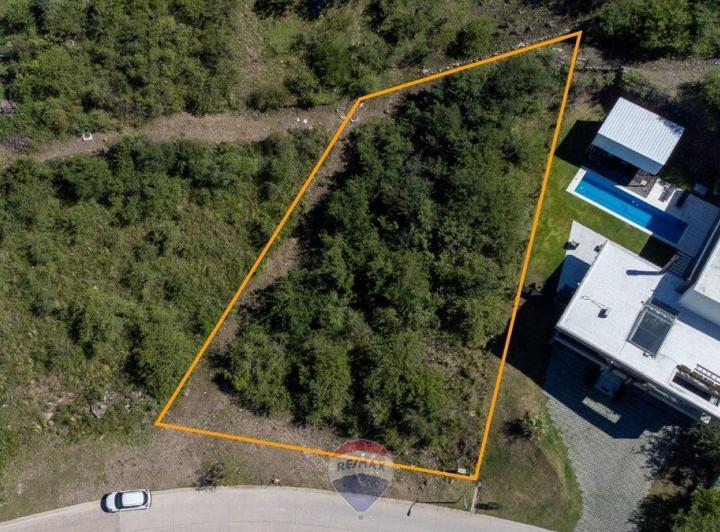 Terreno · 827m²
