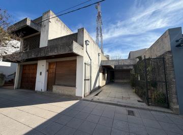 Casa · 219m² · 7 Ambientes · 2 Cocheras · Casa en Lobos