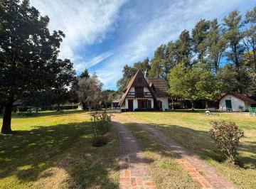 Quinta vacacional · 275m² · 3 Dormitorios · 2 Cocheras · Casa Quinta en Venta 8 Ambientes en Ezeiza