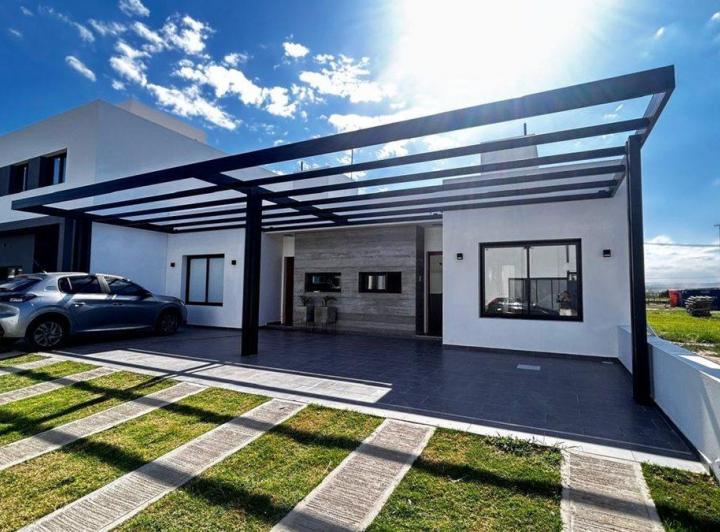 Casa · 70m² · 3 Ambientes · 2 Cocheras