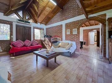 Quinta vacacional · 300m² · 4 Dormitorios · 1 Cochera · Excelente Chalet 6amb. Ideal Inversor 2700 M².ezeiza