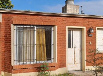 Casa · 113m² · 7 Ambientes · 1 Cochera · Venta Casa 3/4 Dorm.! Quincho y Gran Patio