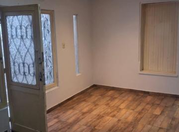 Casa · 110m² · 5 Ambientes · Casa en Venta en Lanús Oeste Lista Para Habitar