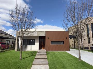 Casa de 5 ambientes, Pilar · Casa a Estrenar de Estilo Contemporáneo en Santo Tomás