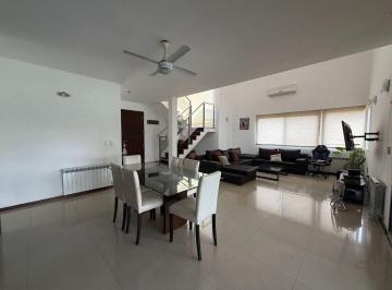 Casa · 298m² · 6 Ambientes · 2 Cocheras · Venta Casa 3 Dorm. Mas Comodin en Aguadas
