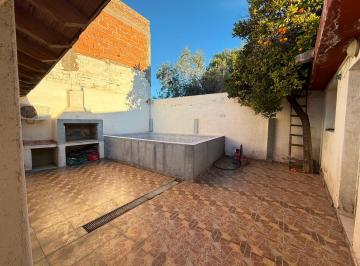 Casa · 242m² · 3 Ambientes · 2 Cocheras · Venta Oportunidad Casas en San Martin