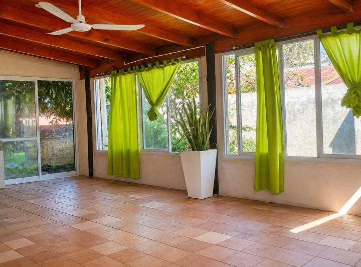 Casa · 300m² · 7 Ambientes · 1 Cochera