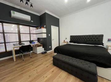 Casa · 130m² · 4 Ambientes · 1 Cochera · Venta Casa 4 Ambientes Villa Luzuriaga