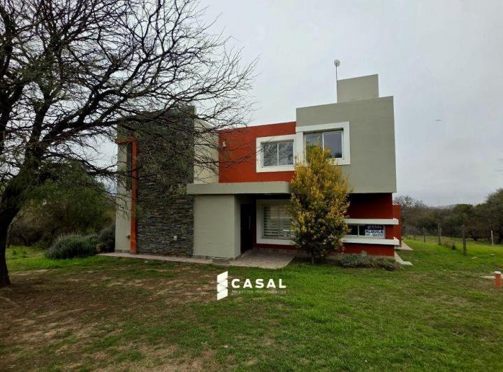 Casa · 257m² · 4 Ambientes · 2 Cocheras