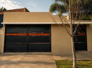 Casa · 120m² · 3 Ambientes · 1 Cochera · Se Alquila Casa con 2 Dorm., Garage y Pileta