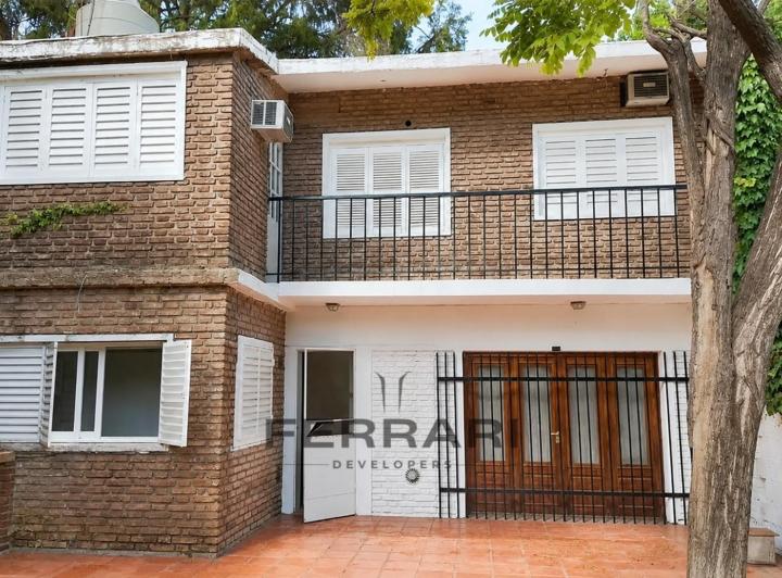 Casa · 130m² · 4 Ambientes · 2 Cocheras