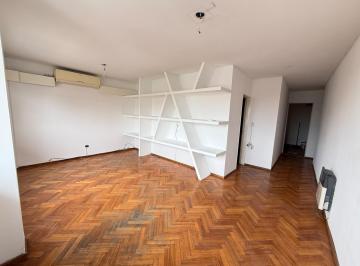 Departamento · 43m² · 3 Ambientes · 1 Cochera · Departamento con Cochera y Patio - Pichincha!