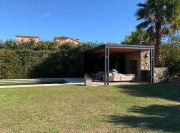 Casa · 220m² · 4 Dormitorios · Laguna del Sol del 30 de Diciembre Al 31 de Enero 2027