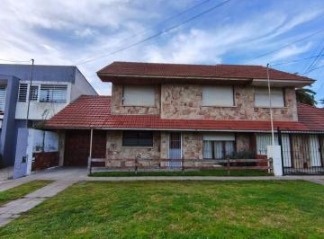Casa · 145m² · 5 Ambientes · 1 Cochera · Venta Casa 5 Amb, Patio y Garage, B° Constitución