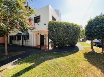 Casa · 164m² · 4 Ambientes · 2 Cocheras · Casa 4 Ambientes en Venta en Martínez