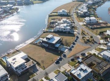 Terreno · 1262m² · Lote en Venta Al Agua en El Barrio Virazon, Nordelta