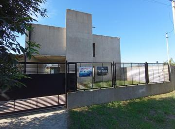 Casa · 286m² · 4 Ambientes · 2 Cocheras · Casa - Alvear