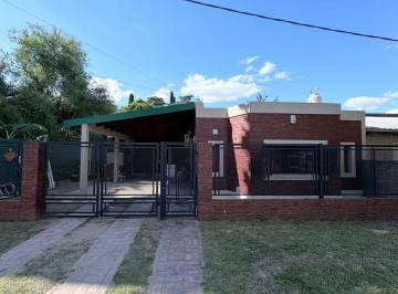 Casa · 137m² · 5 Ambientes · Casa 3 Dorm., Pueblo Esther