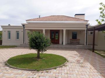 Casa · 160m² · 5 Ambientes · 2 Cocheras · Venta de Casa en Campos de Roca II