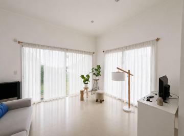 Casa · 110m² · 4 Ambientes · 1 Cochera · Casa en Venta City Bell