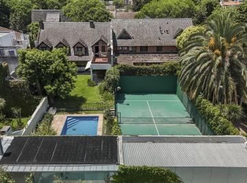 Casa · 475m² · 8 Ambientes · 4 Cocheras · Lindísima Casa en Venta Martinez C/ Cancha de Paddle - Excelente Ubicación y Calidad de Construcción