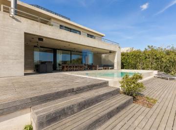 Casa · 1100m² · 9 Ambientes · 2 Cocheras · Casa en Albanueva
