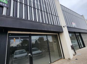 Local comercial · 140m² · 2 Cocheras · Local Comercial a La Venta en Miradores de Manantiales