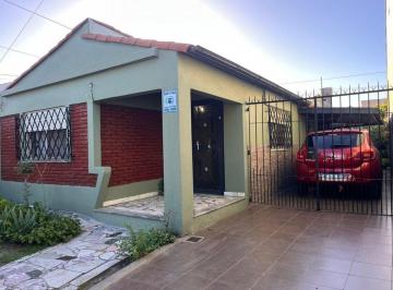 Casa · 141m² · 4 Ambientes · 2 Cocheras · Venta en Bloque 2 Casas en Lote Propio