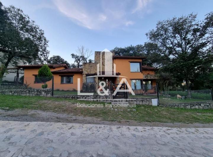 Casa · 230m² · 5 Ambientes · 2 Cocheras