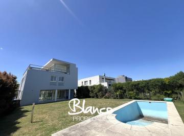 Casa · 320m² · 6 Ambientes · 2 Cocheras · Casa en Venta en Los Lagos, Nordelta, Tigre