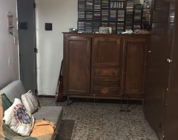 Dos Ambientes con Escritorio y Patio en Planta Baja a La Venta en Constitución!