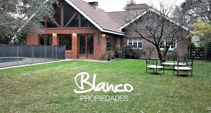Casa · 160m² · 4 Ambientes · 2 Cocheras