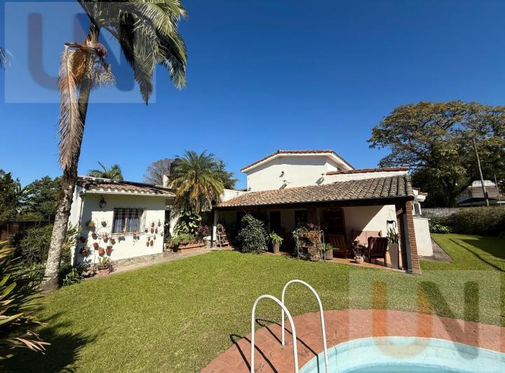 Casa · 600m² · 9 Ambientes · 2 Cocheras