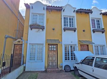 Casa · 60m² · 3 Ambientes · 1 Cochera · Venta Duplex de Tres Ambientes y Cochera en Bernal