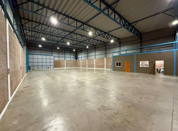 Bodega-Galpón · 703m² · 6 Ambientes