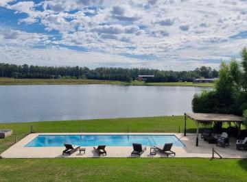 Campo · 950m² · 9 Ambientes · 10 Cocheras · Venta. Espectacular Casa 950 m². Terreno de 2 Has Sobre Laguna con Patos! Chacras del Paraná