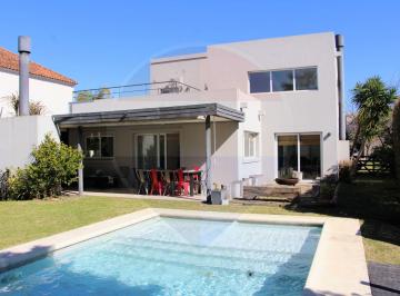 Casa · 167480m² · 5 Ambientes · 2 Cocheras · Casa 4 Ambientes + Dependencia Barrio Los Sauces