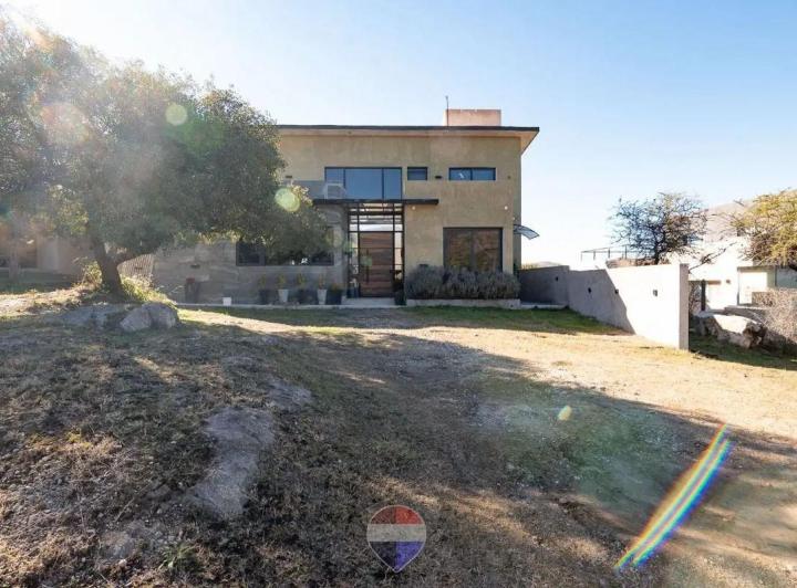 Casa · 260m² · 3 Ambientes